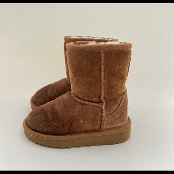 Children’s Uggs - Picture 3 of 5